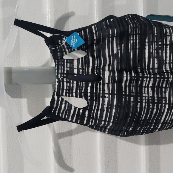 NWT HEATWAVE KEYHOLE HALTER SWIM‎ TOP SIZE SMALL - Picture 2 of 10
